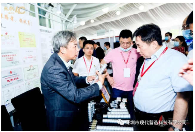 現(xiàn)代營造總經(jīng)理谷明旺榮獲“行業(yè)領軍人物”稱號，新品“機械加工灌漿套筒”首次亮相